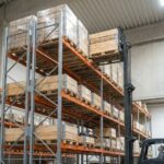 l’éclissage d’une échelle de rayonnage